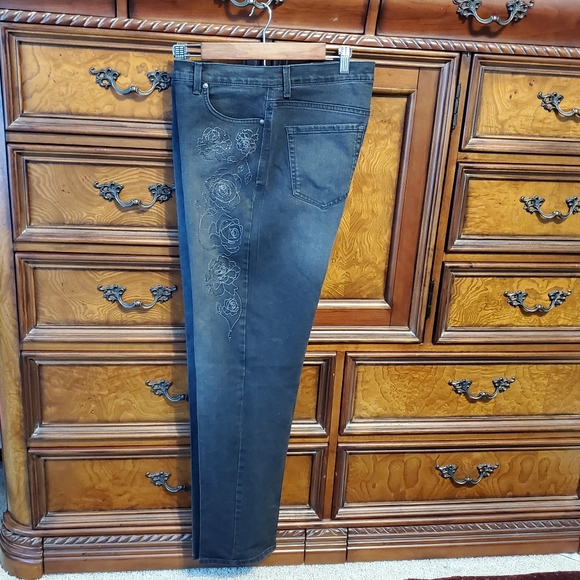 GLORIA VANDERBILT Amanda black rose jeans size 16 - Picture 6 of 7